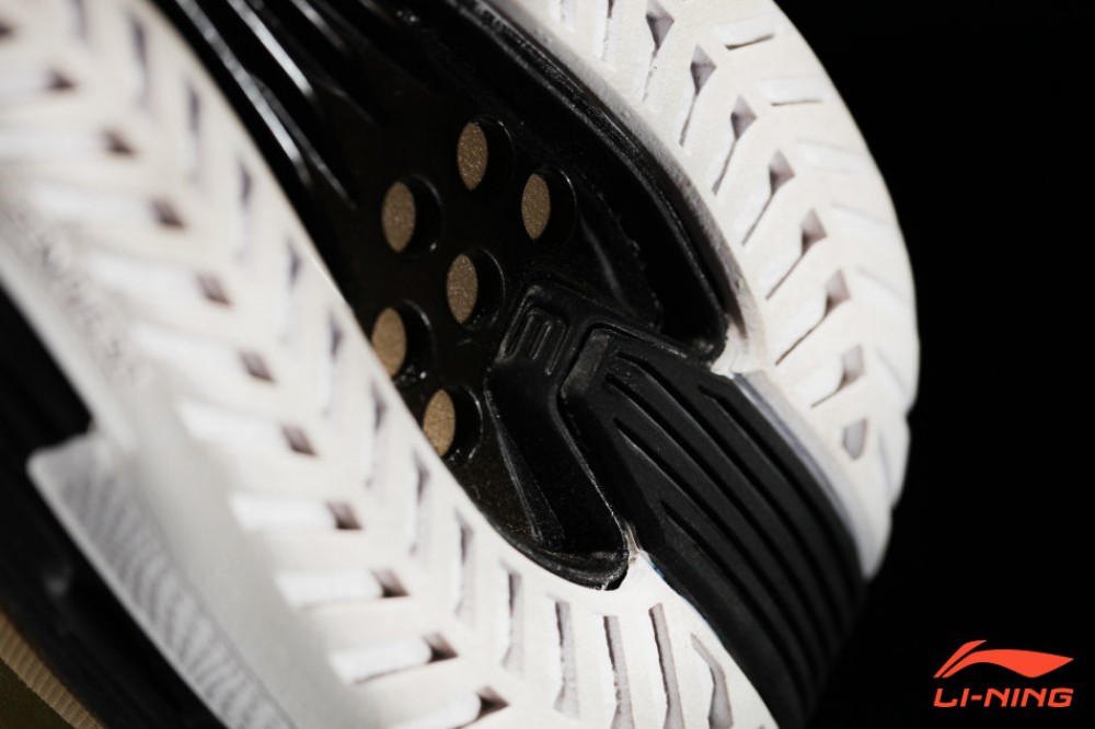 Li Ning WoW4 Wade Fission 2.5 Tuff "Black Gold"