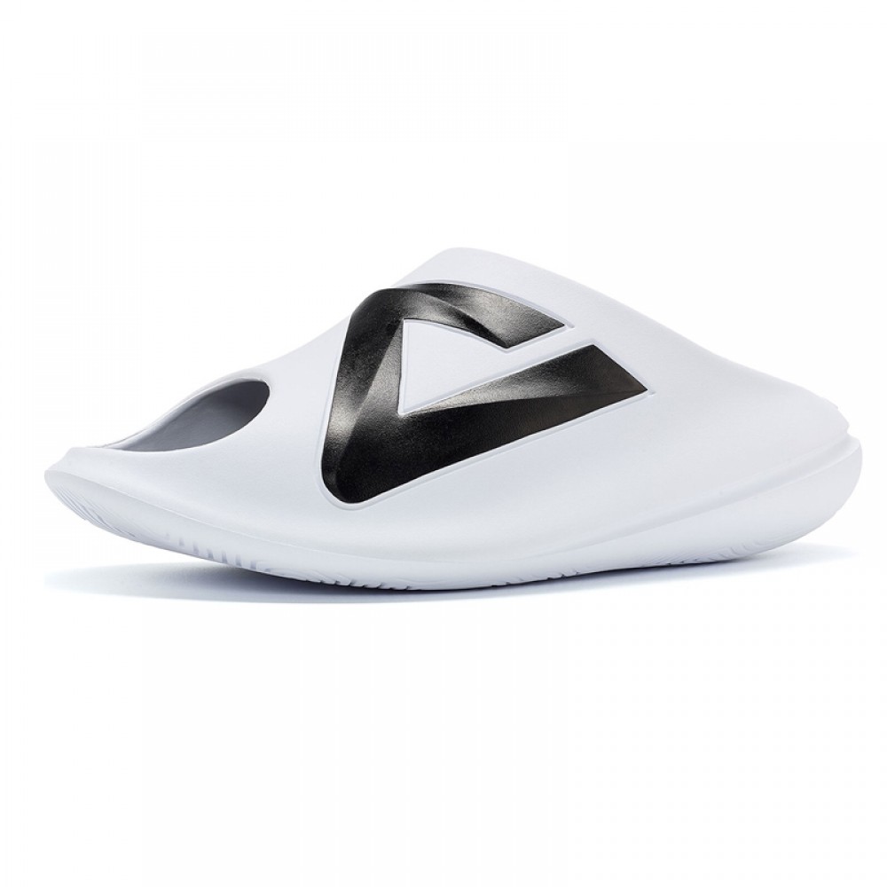 Peak slippers (like new) genuine, Men's Fashion, Footwear, Flipflops and  Slides on Carousell